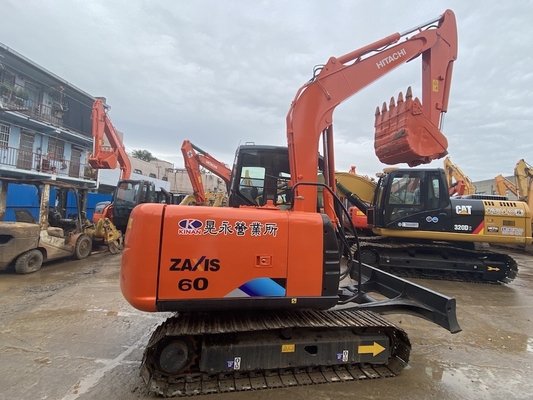 6 tonluk Japon orijinal kullanılmış Hitachi ZX60 sürünen kazıcı 40.5 kW motor gücü ve 0.22m3 kova kapasitesi ile