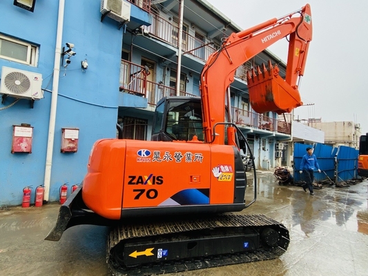 7 tonluk Japon orijinal kullanılmış Hitachi ZX70 sürünen kazma makinesi 40.5 kW motor gücü ve 0.3m3 kova kapasitesi ile