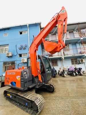 7 tonluk Japon orijinal kullanılmış Hitachi ZX70 sürünen kazma makinesi 40.5 kW motor gücü ve 0.3m3 kova kapasitesi ile