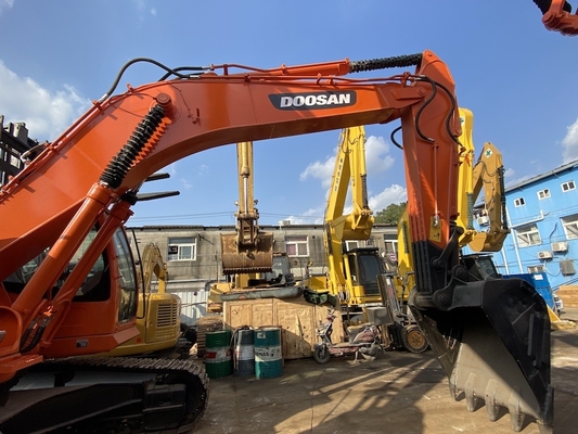 30 tonluk orijinal kullanılmış Doosan DX300 sürünen kazıcı 1.27 m3 kova kapasitesi ile