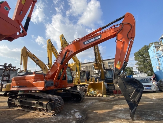 30 tonluk orijinal kullanılmış Doosan DX300 sürünen kazıcı 1.27 m3 kova kapasitesi ile