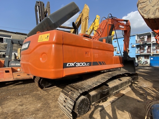30 tonluk orijinal kullanılmış Doosan DX300 sürünen kazıcı 1.27 m3 kova kapasitesi ile