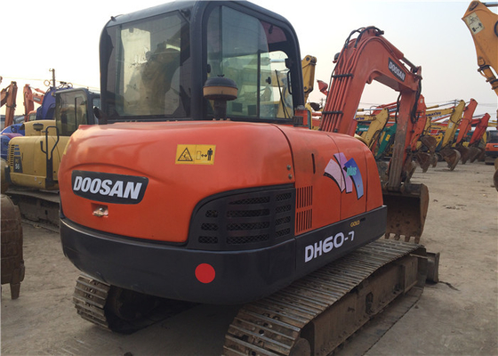 6 tonluk orijinal kullanılmış Doosan DH60-7 sürünen kazıcı, 0.09-0.2 m3 kova kapasitesi ile