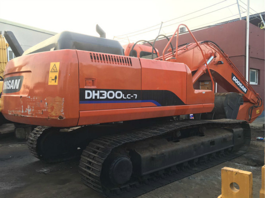 30 tonluk orijinal kullanılmış Doosan DH300LC-7 1.27 m3 kova kapasitesiyle sürünen kazıcı