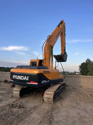 22 tonluk ikinci el Hyundai R225 Crawler Excavator 112 KW motor gücü ve 1.05 M3 kova kapasitesi kullanılmıştır