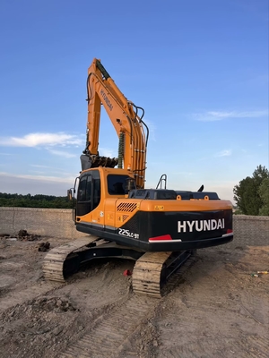 22 tonluk ikinci el Hyundai R225 Crawler Excavator 112 KW motor gücü ve 1.05 M3 kova kapasitesi kullanılmıştır